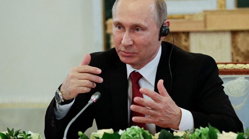 Putin, eşcinsel bir adamla duşta yalnız kalsa ne yapardı?
