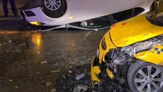 Üsküdar'da feci kaza! Takla atarak karşı şeritten gelen taksiye çarptı