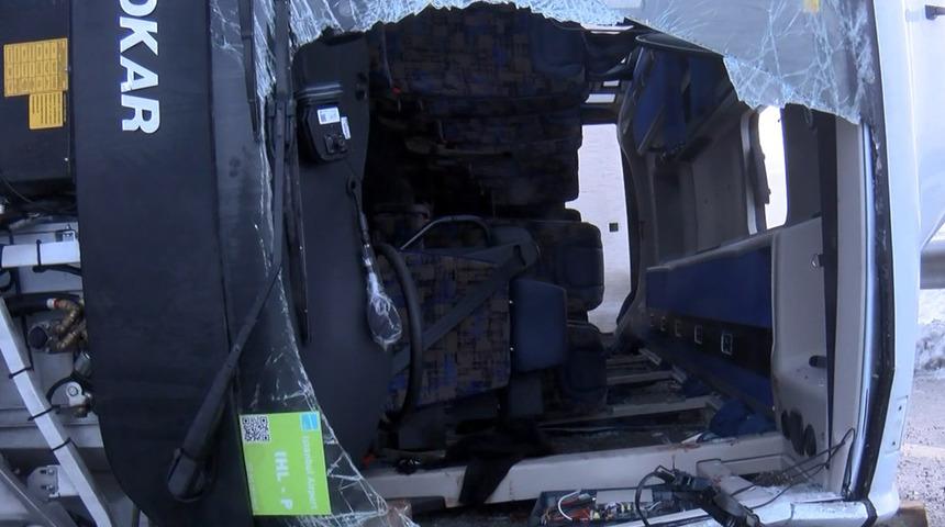 SON DAKİKA | İstanbul'da polisleri taşıyan minibüs devrildi! Çok sayıda yaralı var