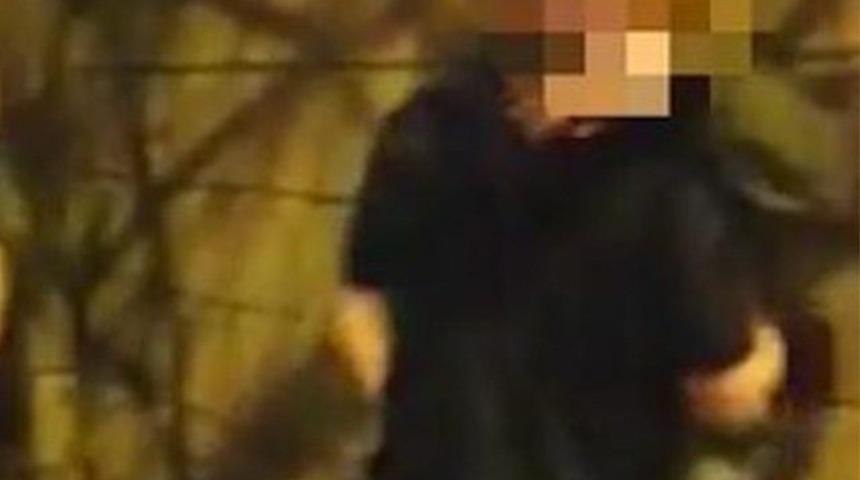 Kimseye aldırmadan sokak ortasında seks yaptılar! Facebook'ta yayınlandı