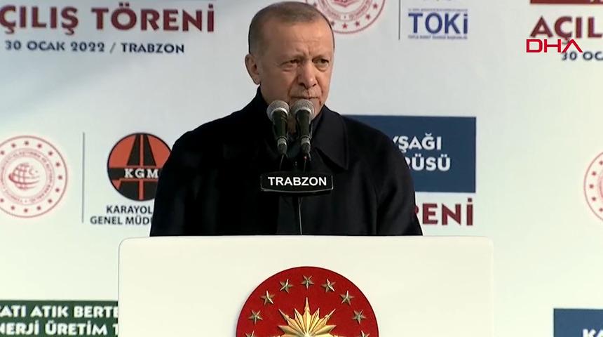 Son dakika: Cumhurbaşkanı Erdoğan Trabzon'daki törende önemli açıklamalarda bulundu! Açılan pankartın kaldırılmasını istedi: Kardeşlerim beni göremiyor
