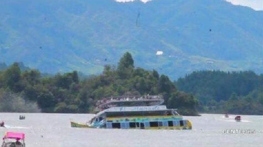 Kolombiya'da 150 kişilik turist teknesi battı