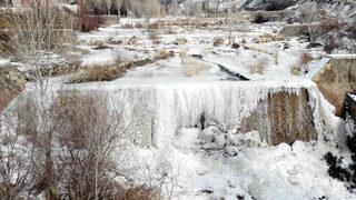 Hava sıcaklığı eksi 29 dereceyi gördü! Dereler buz tuttu