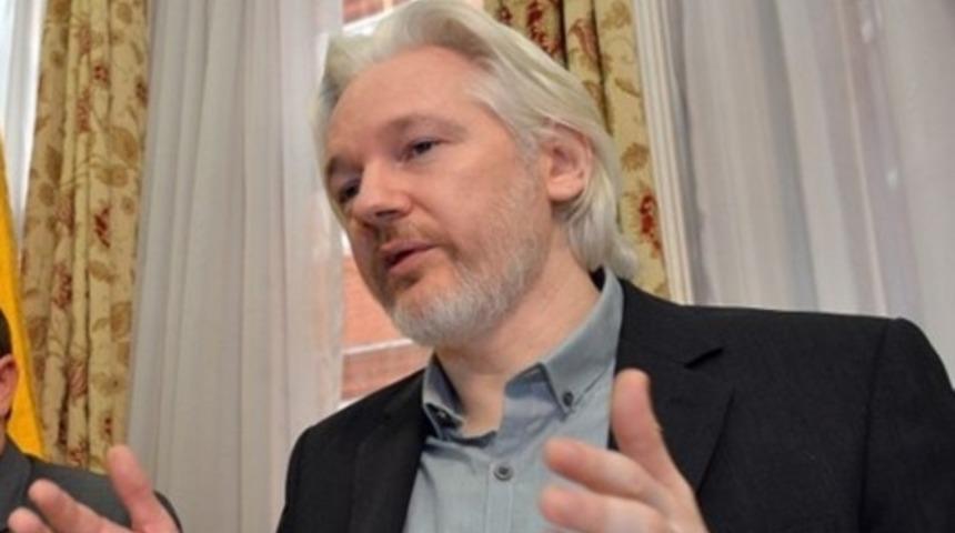 Assange: Clinton'ın e-postalarını Rusya vermedi