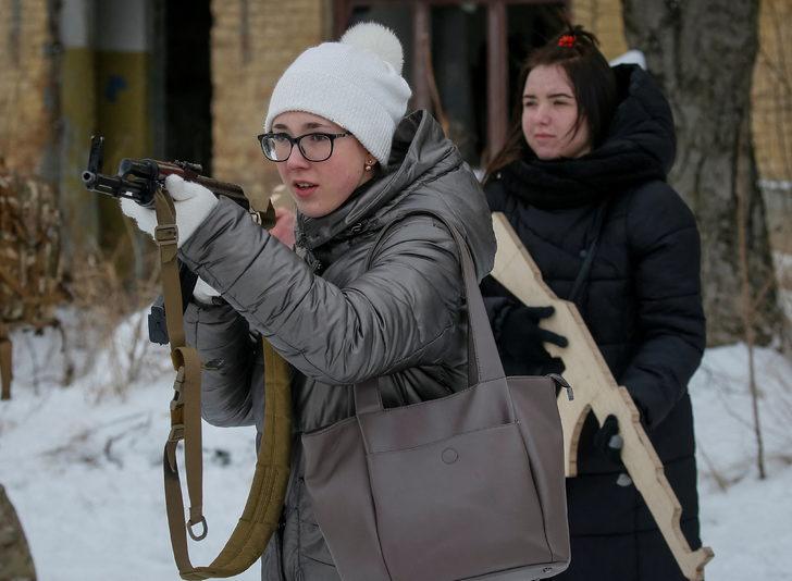 Ukrayna’da savaş korkusu harekete geçirdi! ABD’li askerlerin eğittiği Ukrayna askerleri sivillere silah kullanmayı öğretti G3
