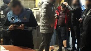 Ben ekmek yiyemeyeceksem kimse yiyemeyecek diyerek polislere saldırdılar!  