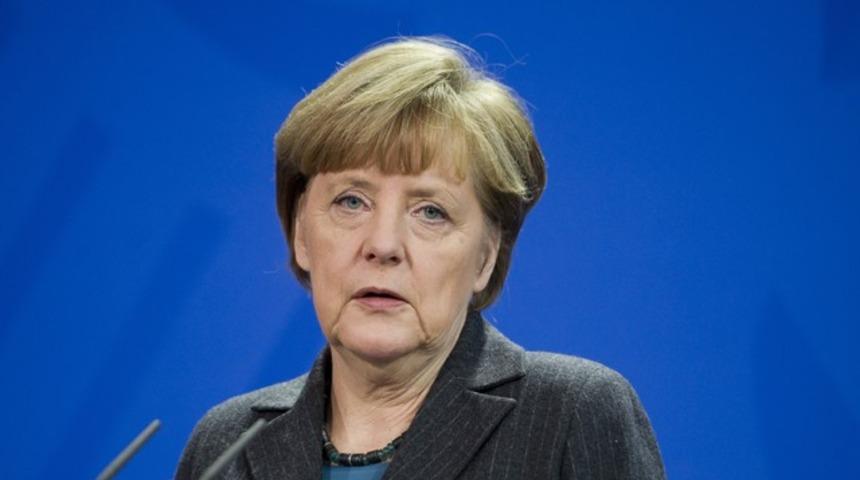 Merkel, MİT&rsquo;in FET&Ouml;'c&uuml;lerle ilgili listesini basından &ouml;ğrenmiş