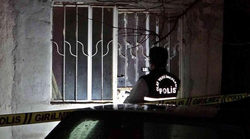 Son dakika! Antalya&rsquo;da 24 yaşındaki gen&ccedil; kadın evinde &ouml;l&uuml; bulundu