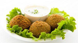 Dünya mutfaklarından farklı yemekler hazırlamayı sevenlere Lübnan'dan çıtır çıtır falafel tarifi