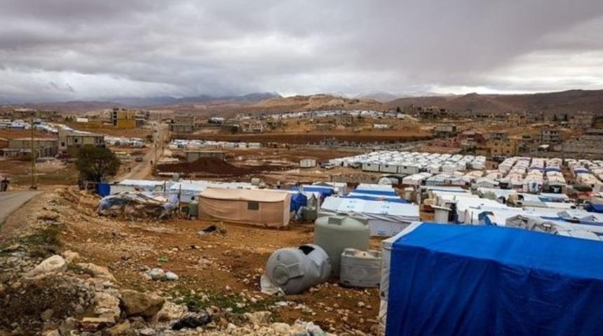 L&uuml;bnan'da g&ouml;&ccedil;men kampında intihar saldırısı: 7 asker yaralandı