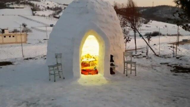 Burası Alaska değil! Eskimo evinde sıra gecesi yapıyorlar