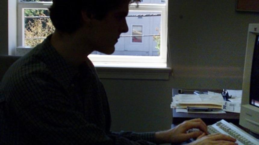 Boşanmak isteyen koca: Karım internette &ccedil;ıplak fotoğraflarını paylaşıyor