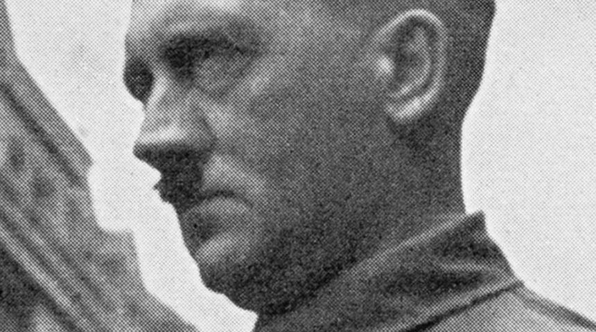 Boyama kitabından Hitler &ccedil;ıktı, yayınevi ve kitabevi &ouml;z&uuml;r diledi