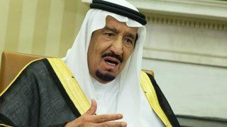 Köşe yazarı Suudi Kralı Selman'ı Allah'la bir tuttu! İşten atıldı