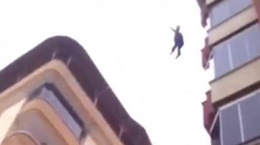 Tüm çabalara rağmen kurtarılamadı! Korkunç olayın görüntüleri ortaya çıktı