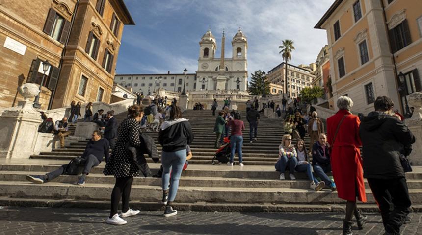 İtalya'da aşısızlara kısıtlayıcı tedbirler başladı! Para ödeyecekler