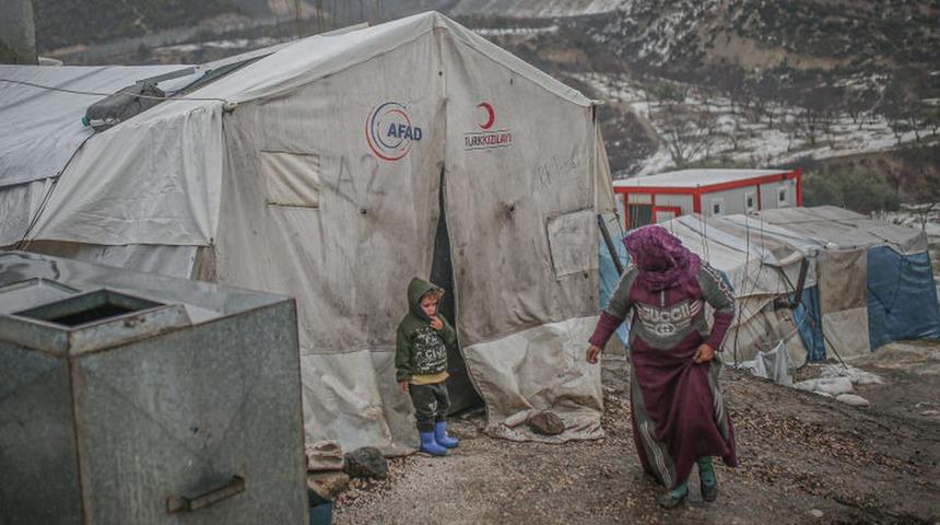 Suriye'nin İdlib b&ouml;lgesindeki kamplarda bebekler donarak &ouml;ld&uuml;