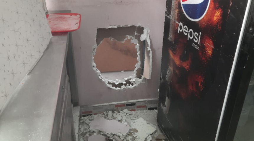 Esenyurt'ta akılalmaz olay! Hırsıza duvar bile dayanmadı