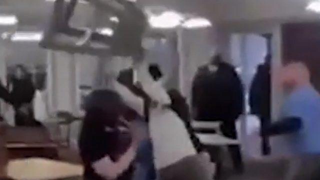 Restoranı birbirine kattılar! Biftek kıtlığı kavgaya neden oldu, ortalık savaş alanına döndü