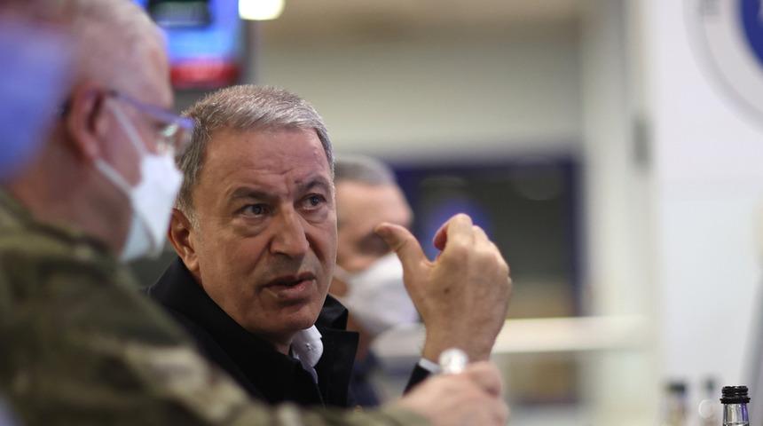 Son dakika: Bakan Akar'dan 'kış kartalı' açıklaması: İnleri, mağaraları başlarına yıkıldı