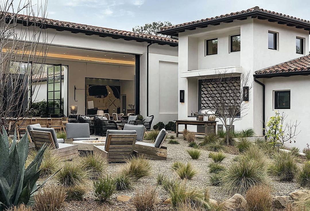 &Uuml;nl&uuml; sunucu Ellen DeGeneres yeni aldığı evini 1.9 milyon karla satıyor