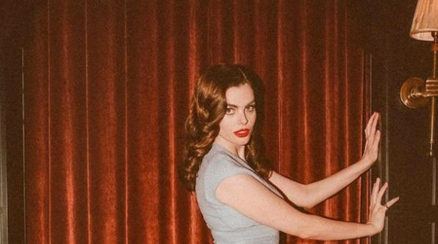 Güzellik tabularını alt üst ederek sıfır beden kalıplarını yıktı! Kilo almasını paylaşımıyla kutladı