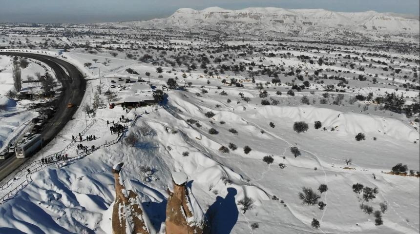 Erciyes Kayak Merkezi’ni ziyaret eden turistler Kapadokya’yı es geçmiyor