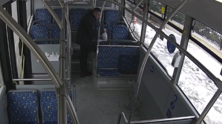 Denizli'de şoförden takdir toplayan hareket! Son durakta fark etti... Poşetten çıkana inanamadı