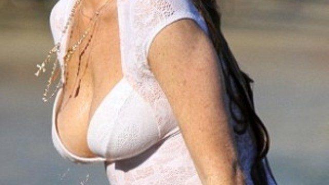 Lindsay Lohan sosyal medyayı salladı