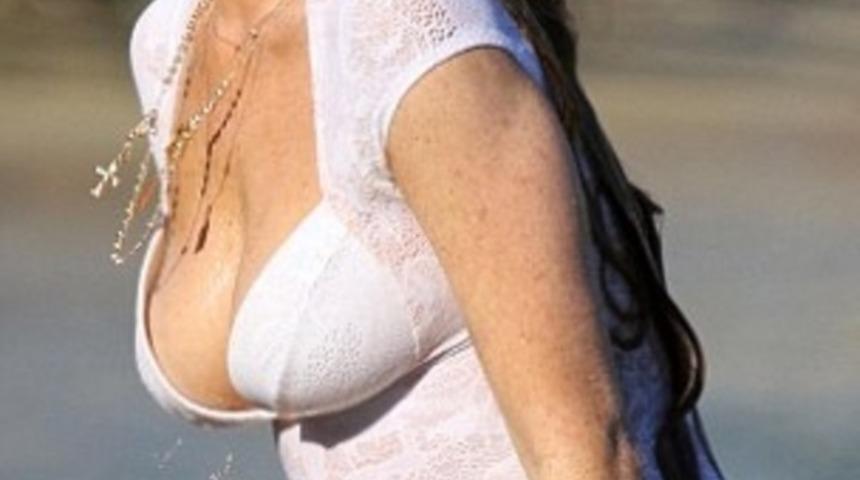 Lindsay Lohan sosyal medyayı salladı