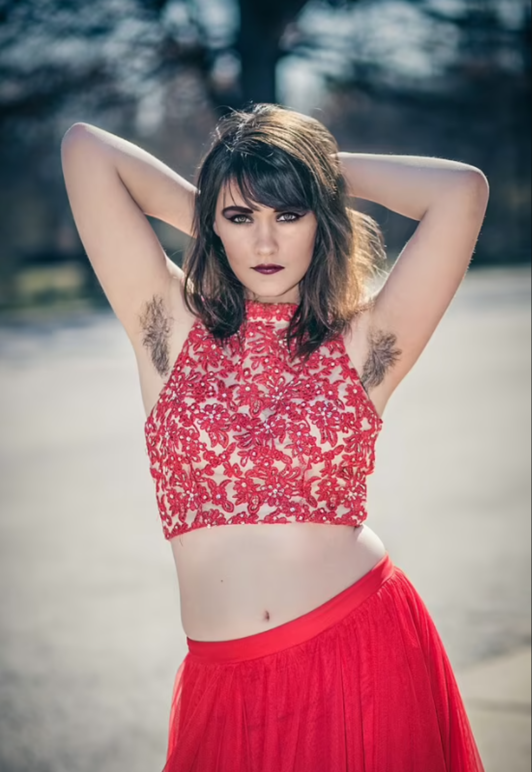 Koltukaltı kıllarını yılda sadece iki kez alıyor! &Uuml;nl&uuml; modelden itiraf:Fetişi olanlardan uygunsuz mesajlar alıyorum