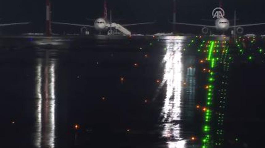 Erivan'dan kalkan uçak İstanbul'a iniş yaptı