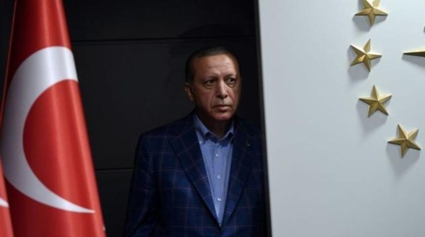 Referandum gecesi Erdoğan'ın dikkat &ccedil;eken y&uuml;z ifadesi