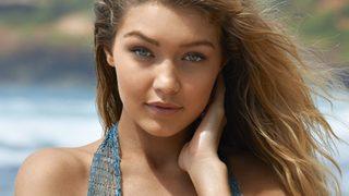 Dünyaca ünlü model Gigi Hadid sütyensiz pozlarıyla Instagram'ı yaktı geçti!