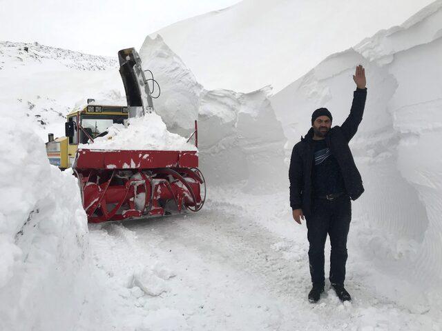 Kar kalınlığının 7 metre olduğu yolda 1 kilometre, 2 saatte temizleniyor - Genel - Muş - Merkez