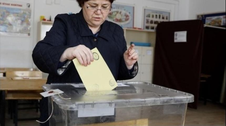 AK Parti y&uuml;zde 10 kayıp yaşadı, MHP'nin y&uuml;zde 35'i evet dedi