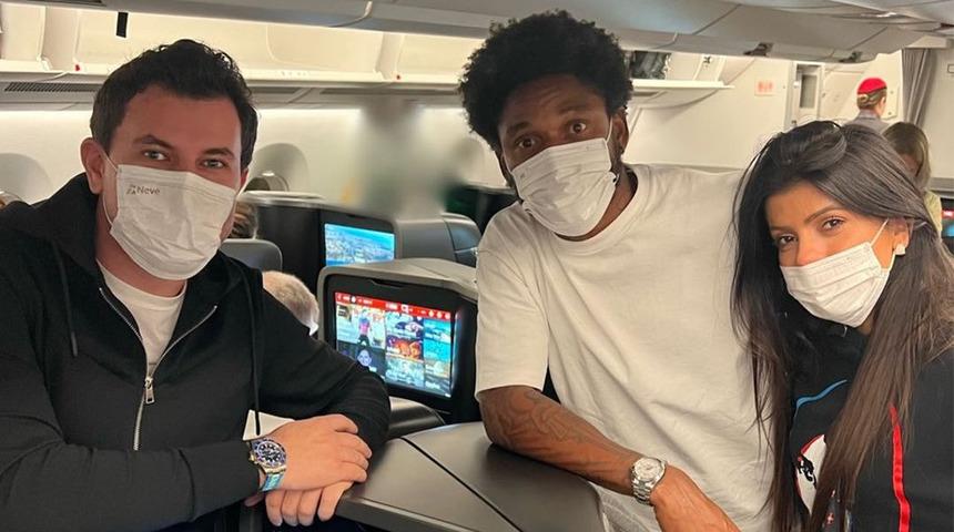 Antalyaspor'la anlaşan Luiz Adriano uçağa bindi geliyor!