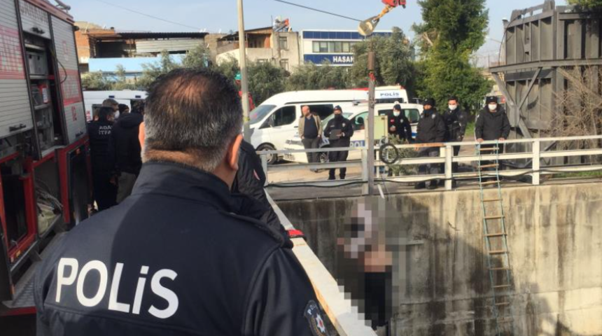 Polisler ihbar &uuml;zerine harekete ge&ccedil;ti! Adana'da nehirde bulunan erkek cesedi vin&ccedil;le &ccedil;ıkarıldı