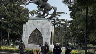 Samsun'da Atatürk Anıtı'na çirkin saldırı! Halat bağlayıp...