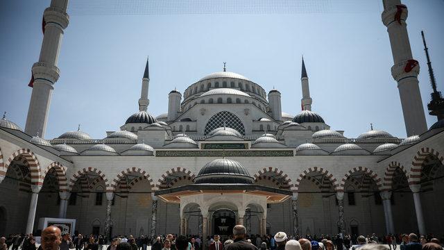 3 Şubat akşam ezanı saat kaçta? Regaip Kandili orucu iftar vakitleri nelerdir? İşte 3 Şubat 2022 akşam namazı İstanbul, Ankara, İzmir! İl il akşam ezanı vakti...