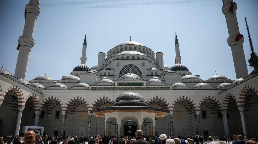 3 Şubat akşam ezanı saat kaçta? Regaip Kandili orucu iftar vakitleri nelerdir? İşte 3 Şubat 2022 akşam namazı İstanbul, Ankara, İzmir! İl il akşam ezanı vakti...