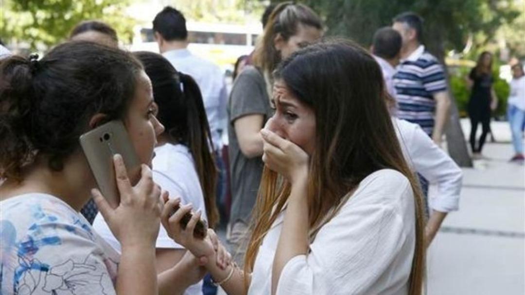 Marmara ve Ege'de vatandaşlar sokağa d&ouml;k&uuml;ld&uuml;