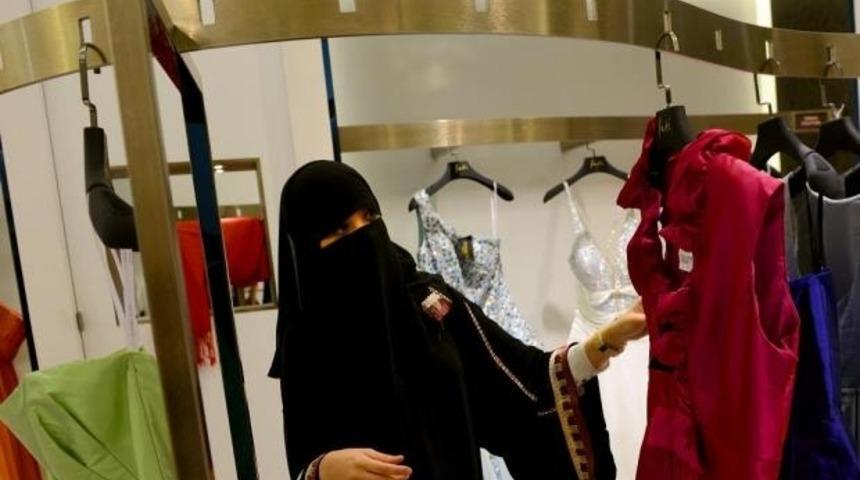 M&uuml;sl&uuml;manlar i&ccedil;in Helal Seks &Uuml;r&uuml;nleri Satan "Şeriat Uyumlu" Erotic Shop Mekke'de A&ccedil;ılıyor