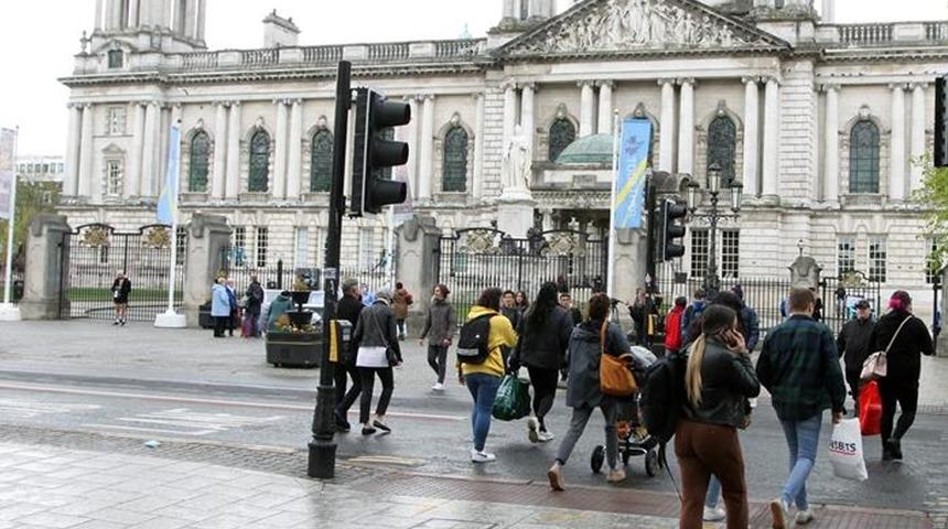 Kuzey İrlanda Başbakanı Paul Givan istifa etti! "Uluslararası hukukun ihlali" olarak nitelendirilen kararın ardından...