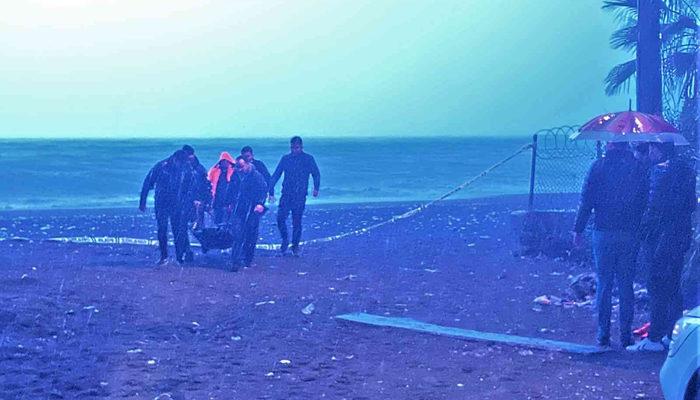 Mersin'de şüpheli ölüm! Tel örgüye yaslanmış halde bulundu