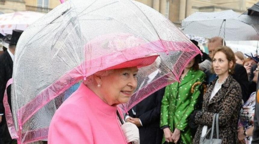 Kraliçe Elizabeth'ten 'Çinliler çok kabaydı' gafı