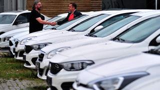 Son dakika: Otomobil fiyatlarında büyük düşüş olacak! Yüzde 50 indirim için tarihi açıkladılar