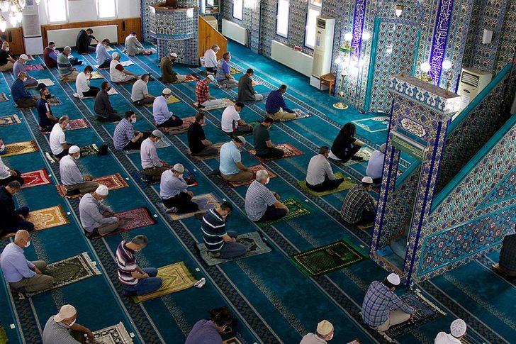 Bu sene camilerde teravih namazı kılınacak mı? 2022 Ramazan'da ilk teravih namazı ne zaman, saat kaçta kılınacak? G1