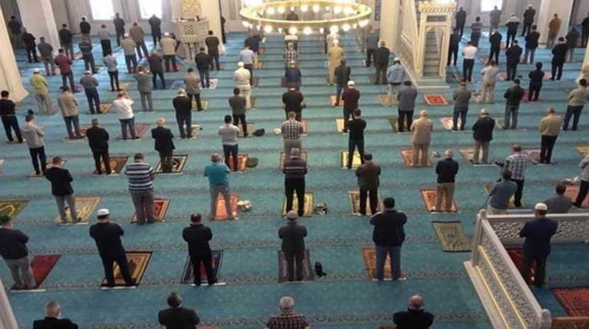 CUMA NAMAZI SAATLERİ 22 NİSAN 2022! Cuma namazı bugün saat kaçta kılınacak? İstanbul, Ankara, İzmir, il il Cuma vakitleri!