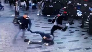 Parfüm satın almayan turiste dehşeti yaşatmışlardı! Gözaltına alındılar